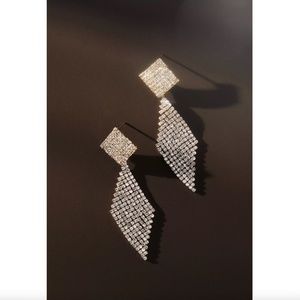 NWT ANTHROPOLOGIE CRYSTAL DROP EARRINGS